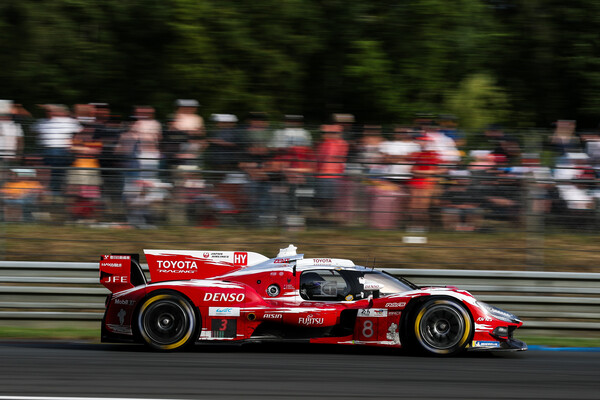 Toyota #8 nach acht Stunden bei der 94. Le Mans 24 Hours in Führung